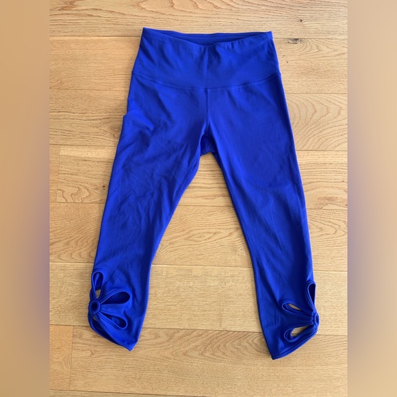 Yogalicious cropped leggings with calf cutout detail - Picture 2 of 6